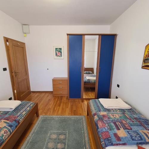 Ένα ή περισσότερα κρεβάτια σε δωμάτιο στο Apartman Mika Međugorje
