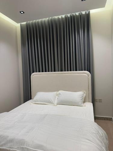 Ένα ή περισσότερα κρεβάτια σε δωμάτιο στο عزم ظهره لبن