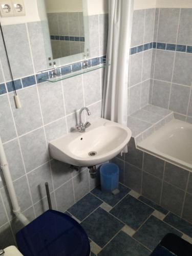 a bathroom with a sink and a toilet and a tub at Holiday house Mernye in Mernye