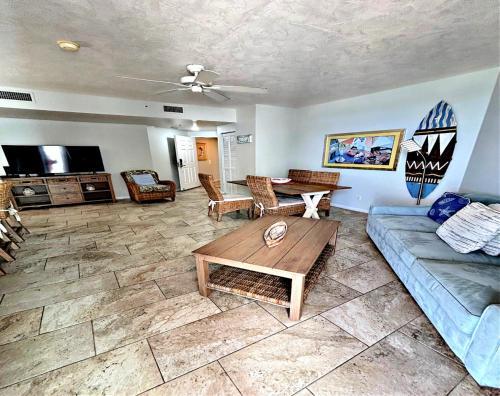 een woonkamer met een bank en een tafel bij Wyndham Ocean Walk Resort -7th Floor 2 BR Direct Oceanfront Condo 3 Balcony's in Daytona Beach