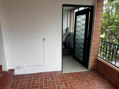 Φωτογραφία από το άλμπουμ του Hermosa casa muy amplia en excelente sector σε Μεδεγίν