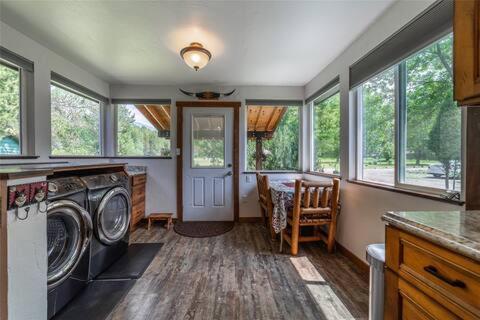 a kitchen with a washer and dryer in a house at Glacier Homestead in Coram