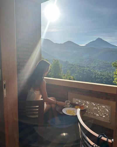 Nespecifikovaný výhled na hory nebo výhled na hory při pohledu z penzionu