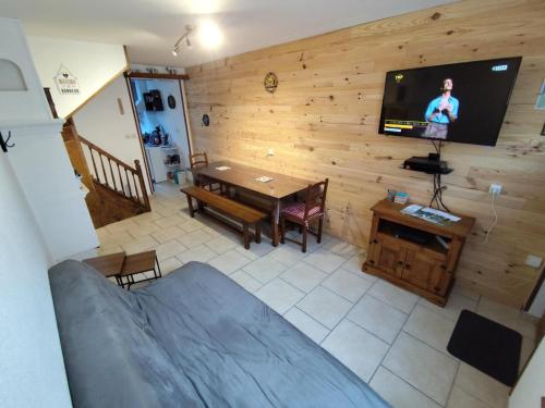 Et tv og/eller underholdning på Chez Nanou location saisonnière 2 chambres