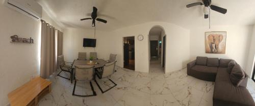 a living room with a couch and a table at Casa Marina, Playa y Aeropuerto cerca in Puerto Vallarta