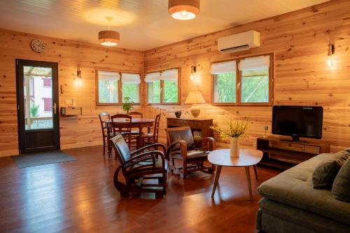 Imagen de la galería de Chalet du Courlis, les cabanes océanes-MONTA, en Vendays-Montalivet