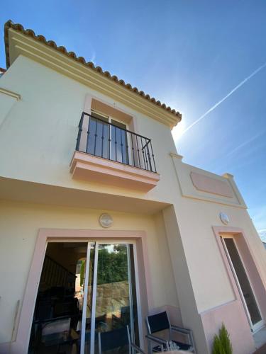 a white house with a window and a balcony at Alojamiento Vista Hermosa in Ayamonte
