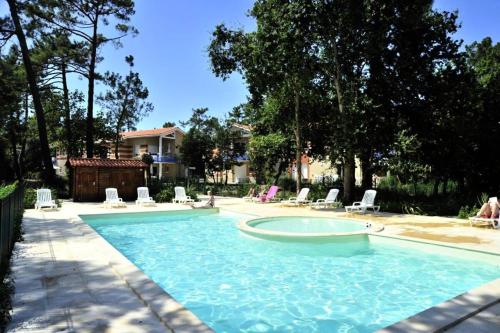 Photo de la galerie de l'établissement Résidence Villa Marine - 094 - Agréable appartement dans une résidence avec piscine MAE-1941, à Soulac-sur-Mer