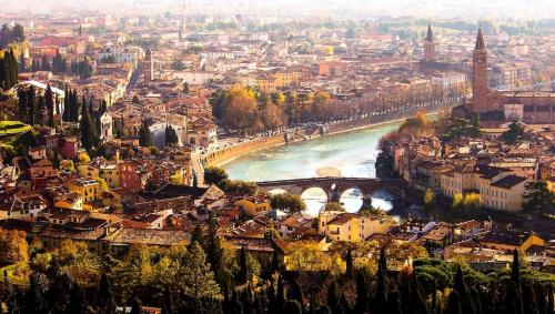 a view of a city with a river and a bridge at Vicino ad Agripolis fra Venezia e Padova in un piccolo paese - Maya in Legnaro