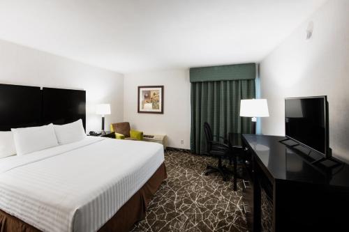 Ένα ή περισσότερα κρεβάτια σε δωμάτιο στο Garden Executive Hotel