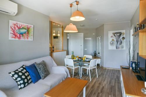 Fantastic seaviews & pool, close to beach photo 9