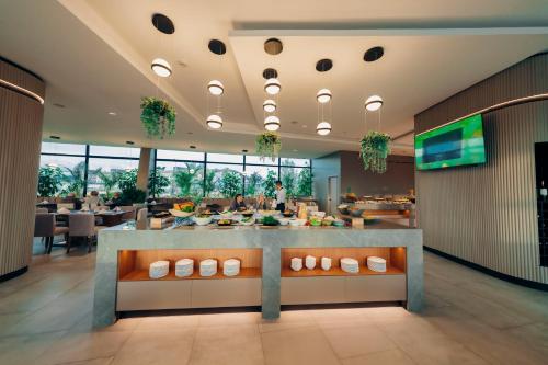 a lobby of a hotel with a restaurant at Wyndham Quito Airport in Tababela