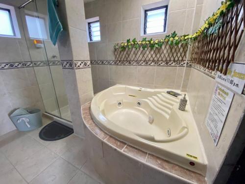 Koupelna v ubytování Mamatina Hotel