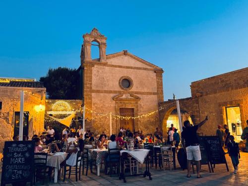 A restaurant or other place to eat at Appartamento U scrusciu ro mari