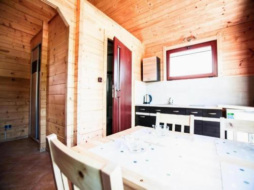 Kuchyň nebo kuchyňský kout v ubytování Cottage in Ustronie near Sandy Beach