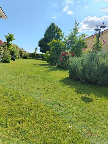 a yard with grass and flowers and plants at Guest house Romana Vecchia in Monticchio