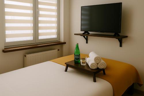 Televiisor ja/või meelelahutuskeskus majutusasutuses Przytulny apartament w wieżowcu - Centrum miasta Podwisłocze 38