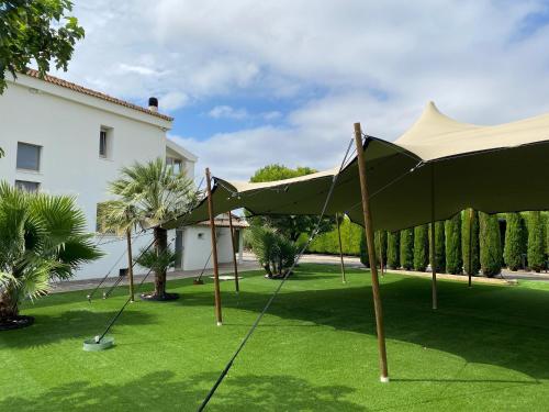 Taman di luar Casa La Nava