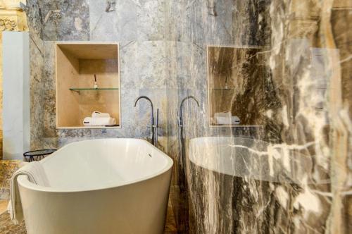 Ένα μπάνιο στο Ta Karmenu - An 800 year old modernized studio, walking distance to Mdina