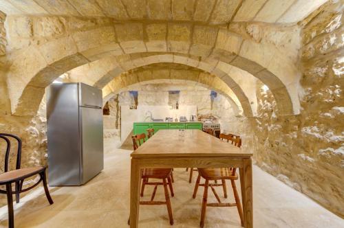 Φωτογραφία από το άλμπουμ του Ta Karmenu - An 800 year old modernized studio, walking distance to Mdina σε Ραμπάτ