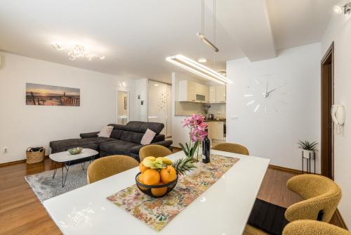 Three Lions Apartment