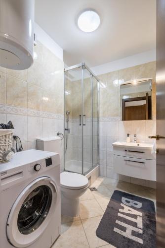 Three Lions Apartment