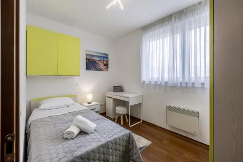Three Lions Apartment