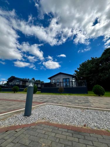 a pole in the gravel in front of a house at Sunnydene Country Park in South Cave