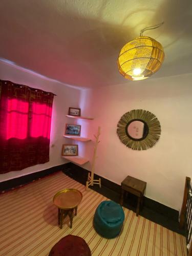 a living room with a table and red curtains at la Kasbah salam in Fès