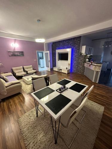 Dapur atau dapur kecil di Riaho Apartment