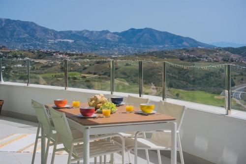 Split-level apartment with spa & private rooftop