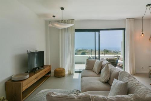 Split-level apartment with spa & private rooftop