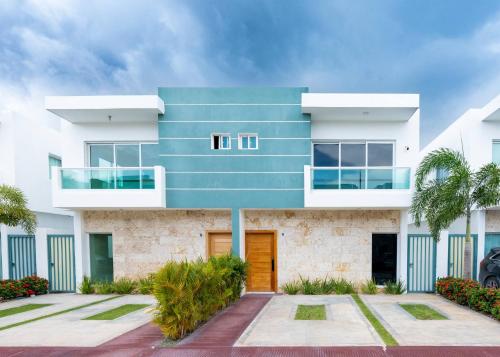 Villa 3BR, pool, near downtown and airport