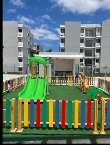 Kawasan permainan kanak-kanak di Punta Cana Jardines 3 Habitaciones
