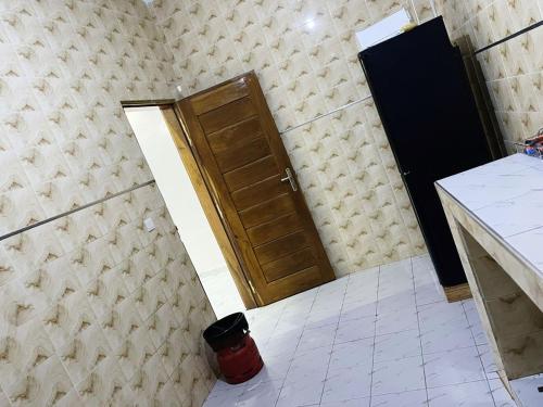 a room with a door and a tiled floor at Mame Thierno sene in Niakoul Rap