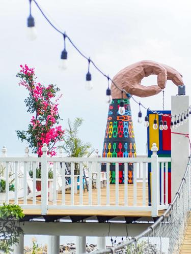 a bridge with a statue on top of it at Alojamiento el Abuelo in San Pedro La Laguna