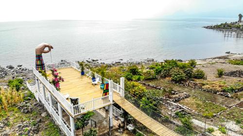 a staircase leading down to the water with a view at Alojamiento el Abuelo in San Pedro La Laguna