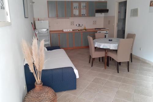 Apartments with parking space Vodice - 21461