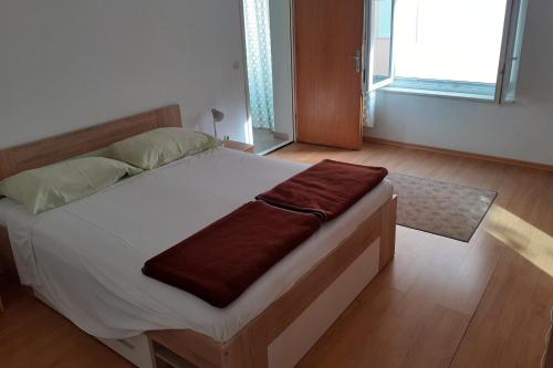 Apartments with parking space Vodice - 21461