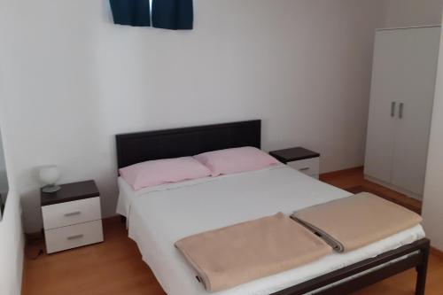 Apartments with parking space Vodice - 21461