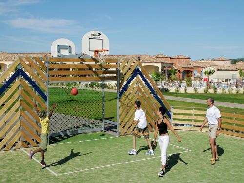 Gambar di galeri bagi Lakeview Villa with Garden di Homps