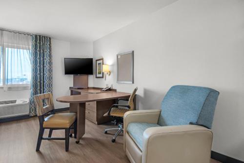 Телевизор и/или развлекательный центр в Candlewood Suites - Pensacola - University Area by IHG