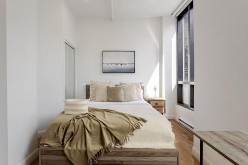 Ένα ή περισσότερα κρεβάτια σε δωμάτιο στο Modern Studio on Bishop - Spotlight MTL