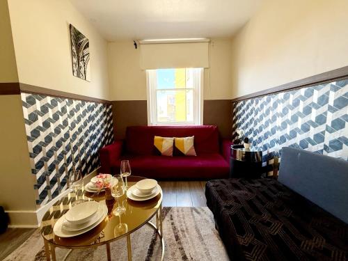Гостиная зона в A5-2nd Flr 1 bed flat near Elephant and Castle