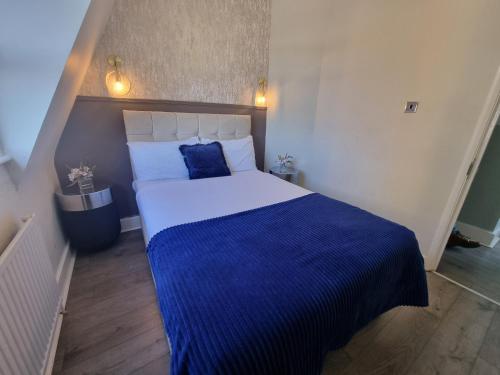 Postel nebo postele na pokoji v ubytování A7-Top Flr 1 bed Flat Near Elephant and Castle