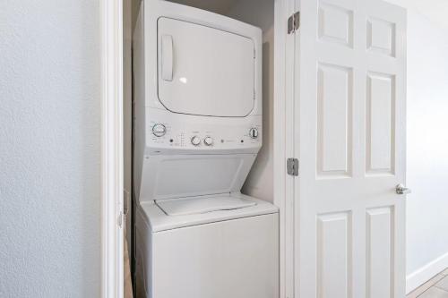 Twenty First Gulf Front 3BR 3BA Sleeps 8 Panama City Beach photo 55