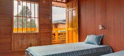 Postel nebo postele na pokoji v ubytování LÝ GIA HOMESTAY