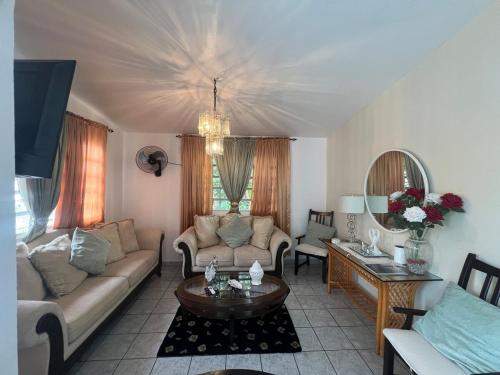 Beachside Hammock Haven - 3BR Centrally located