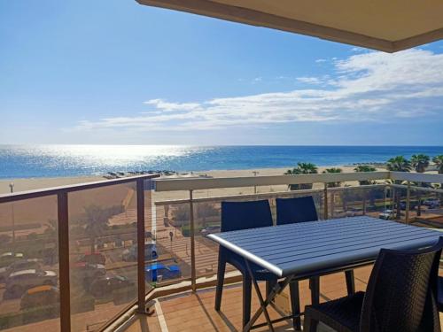 Canet-en-Roussillon - T3 lumineux 6 pers avec grande terrasse face mer - FR-1-794-97