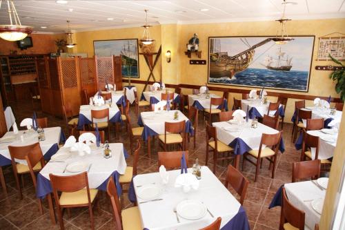 En restaurang eller annat matställe på Hotel El Marino